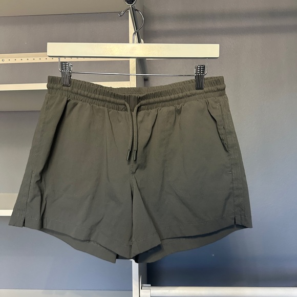 Té Verde Activewear Shorts - Green - Size Medium - Picture 2 of 5